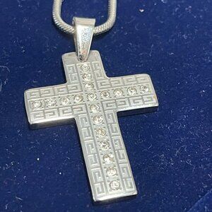 NWOT Bela Stainless Steel Silver Cross Pendant Necklace with Chain Retro Vintage